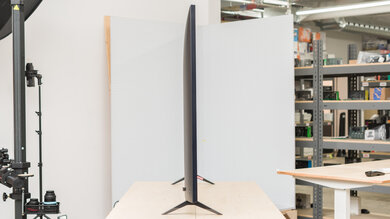 LG UT8000 Thickness Picture