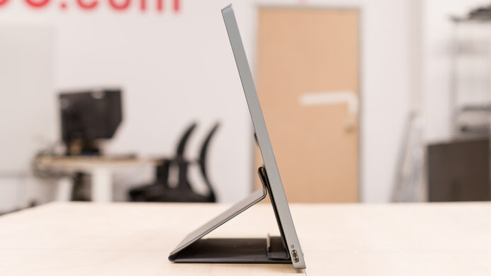 ASUS ZenScreen MB14AC Thickness Picture