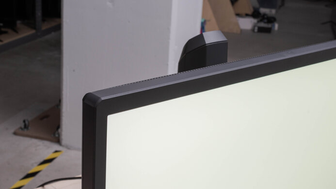 ASUS ROG Strix XG27UQ Borders Picture