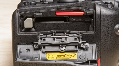 Nikon D850 Card Slot Picture