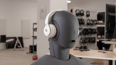 Beats Solo Pro Design Picture 2