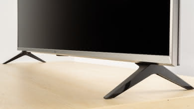 LG UK7700 Stand Picture