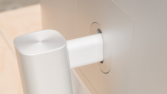 Dell U2723QE Ergonomics Picture