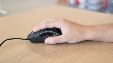 GLORIOUS Model D Fingertip Grip Picture