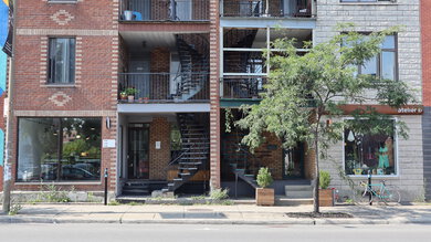 Canon EOS R100 Sample Gallery - Studio