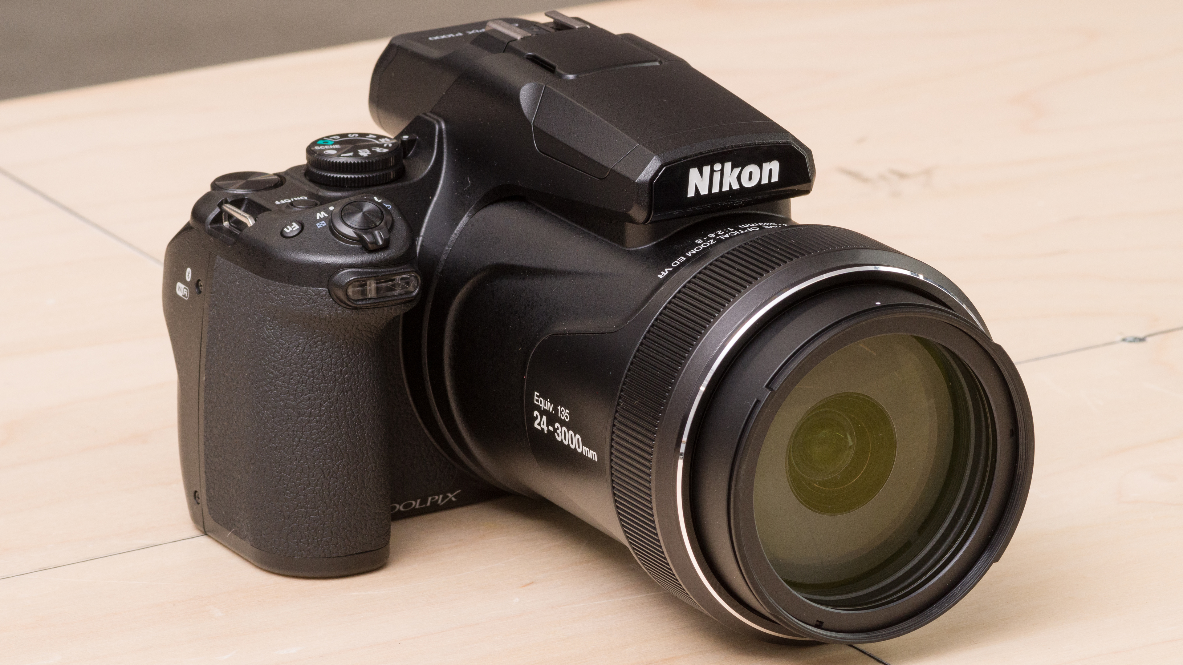 Nikon COOLPIX P1000 vs Canon PowerShot SX70 HS Side-by-Side