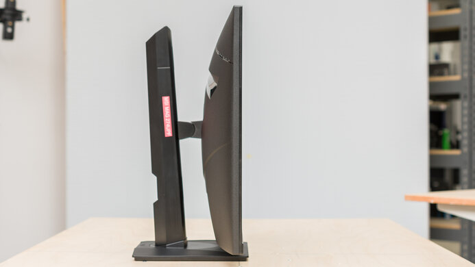 MSI MAG 274UPF Thickness Picture