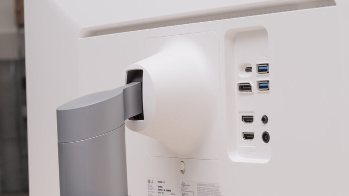 LG 38WN95C-W Ergonomics Picture