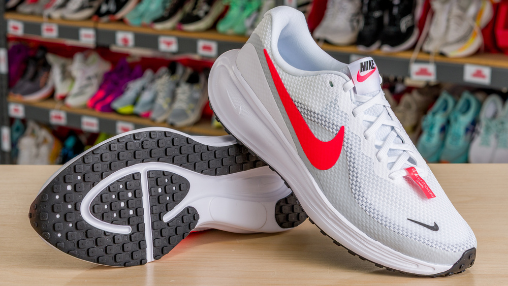 nike revolution review