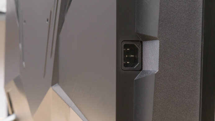 Gigabyte AORUS FV43U Inputs 2