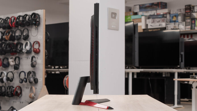 LG 32GN50T-B Thickness Picture