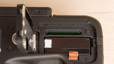 Canon PowerShot SX70 HS Card Slot Picture