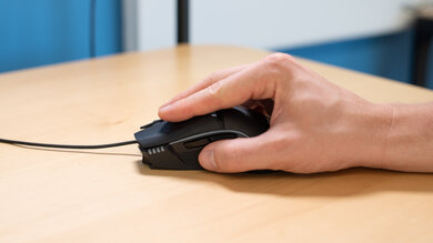 Gigabyte AORUS M5 Fingertip Grip Picture