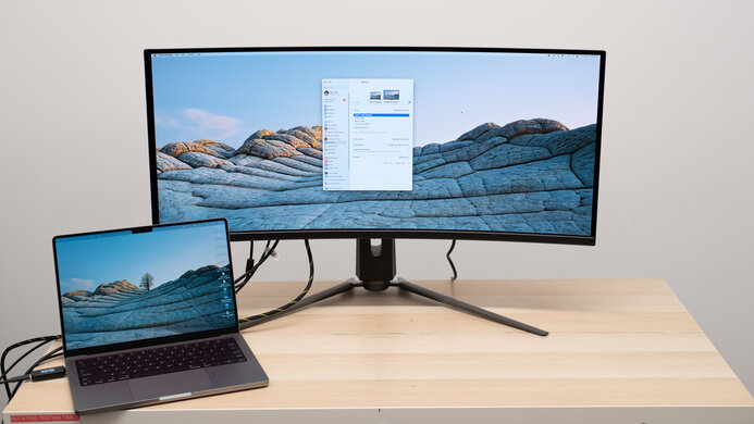 MSI MPG 341CQPX QD-OLED Display Picture