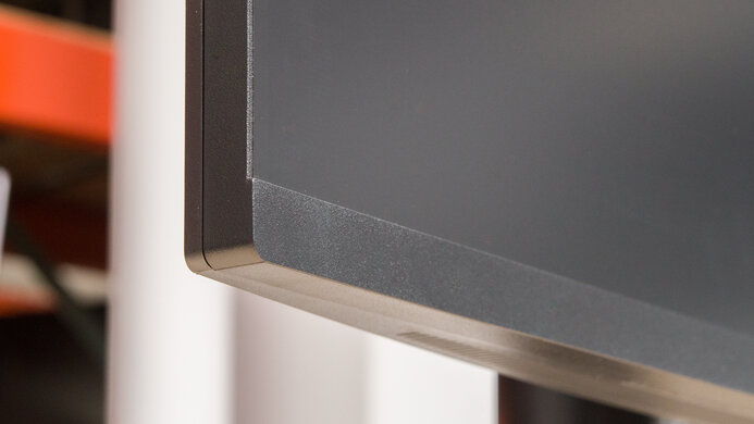 LG 32QN55T-B Build Quality Picture