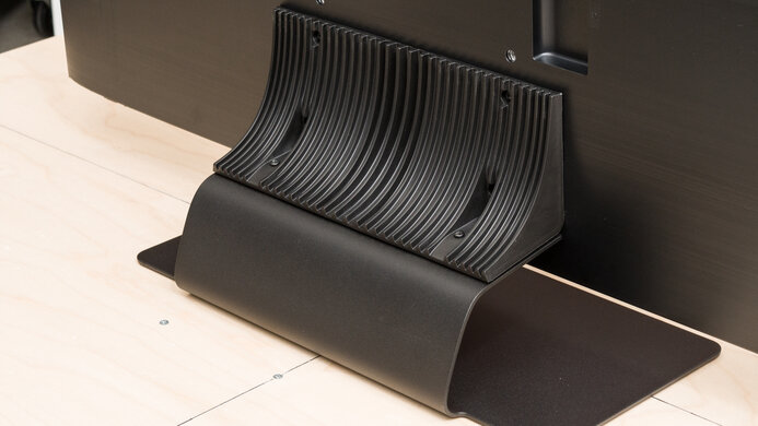 Samsung 43 QN90B QLED Ergonomics Picture