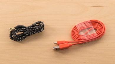 JBL Live 650 BTNC Cable Picture