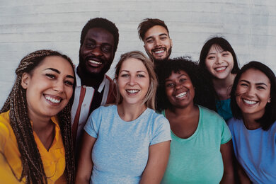 HP ENVY Inspire 7255e Friends Picture