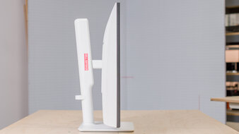 Dell S2725QS Thickness Picture