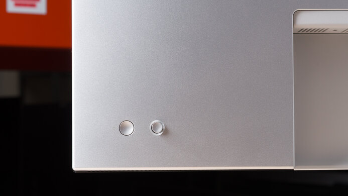 Dell U3225QE Controls Picture