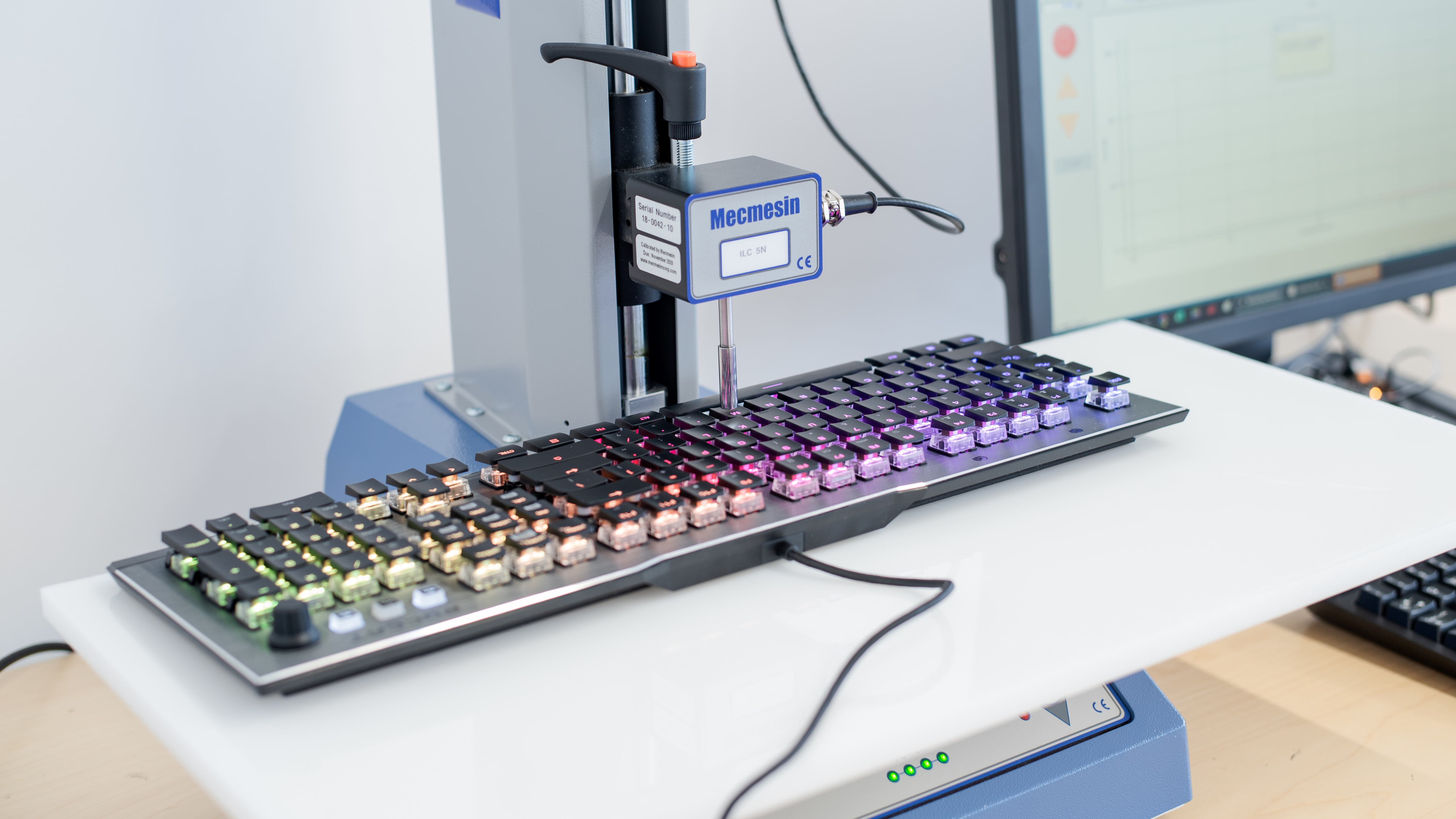 PC周辺機器 ROCCAT VULCAN 120 AIMO Roccat Vulcan 120 AIMO Review | PCMag