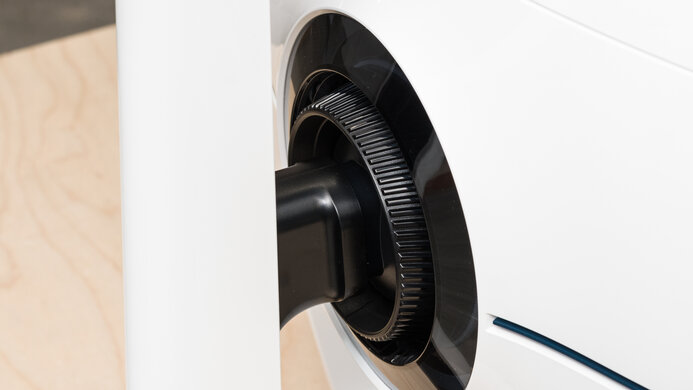 Samsung Odyssey Neo G8 S32BG85 Ergonomics Picture