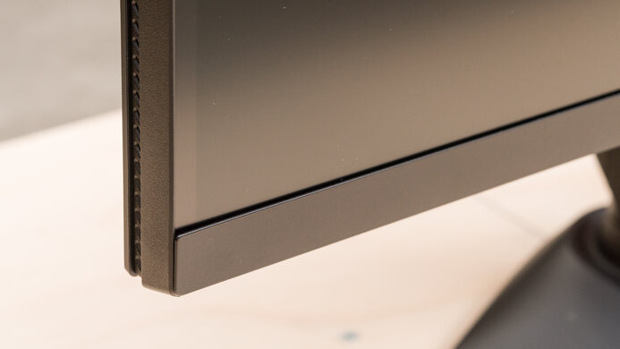 Dell Alienware AW2724DM Build Quality Picture