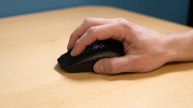 SteelSeries Aerox 3 Wireless (2022) Claw Grip Picture