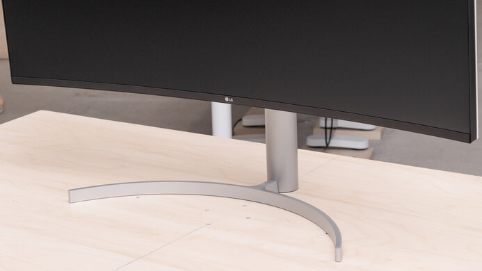 LG 38WN95C-W Stand Picture