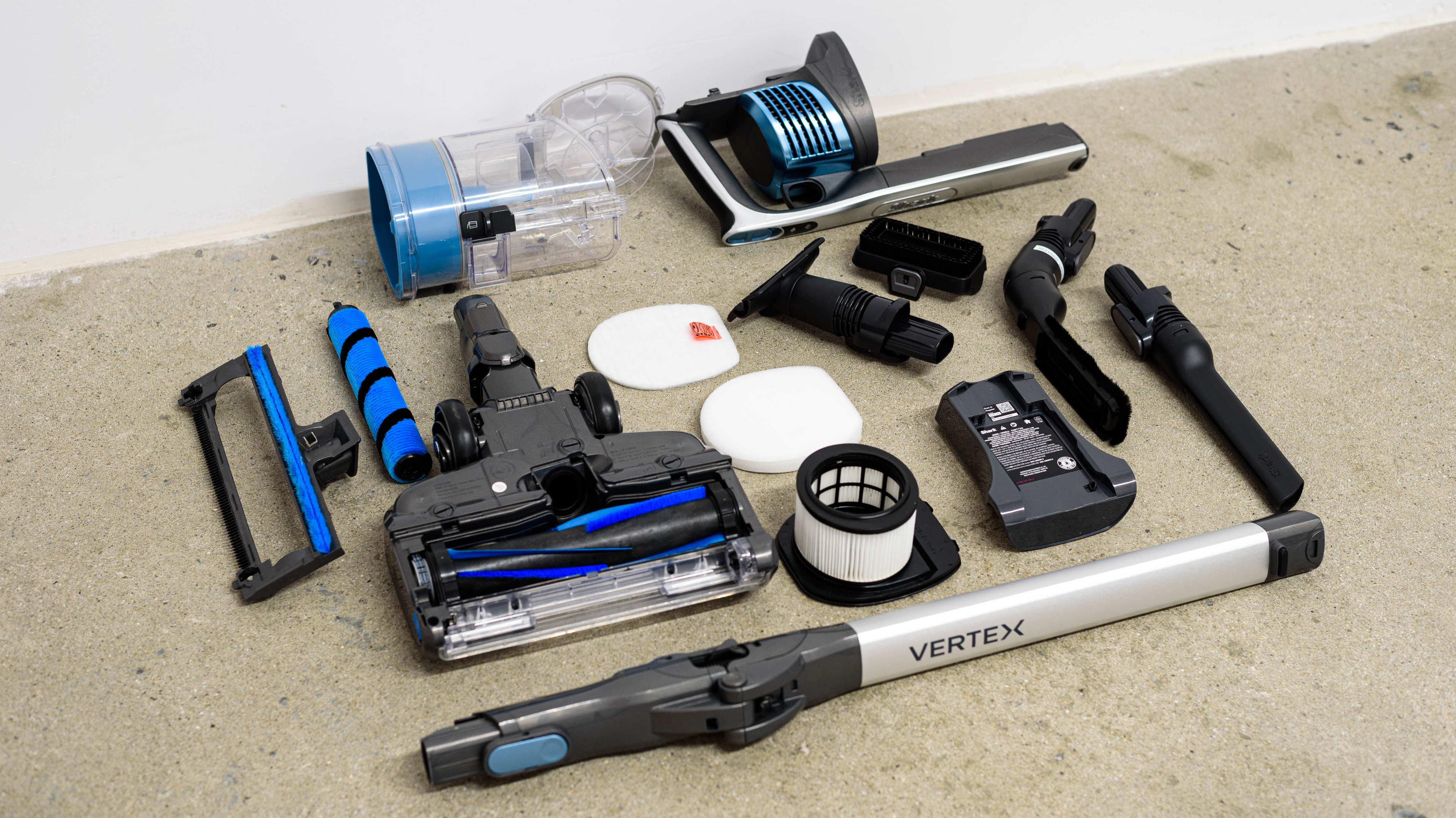 Dyson V8 Animal vs Shark Vertex 