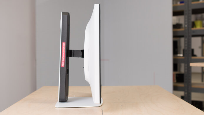 MSI MPG 274URDFW E16M Thickness Picture