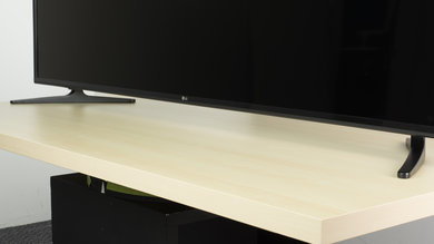 LG UH5500 Stand Picture