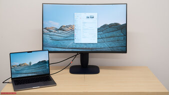 Dell Alienware AW3225DM Display Picture