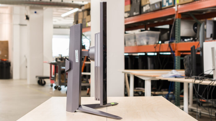 LG 32GR93U-B Thickness Picture