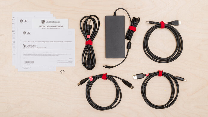 LG 27GR95UM-B In The Box Picture