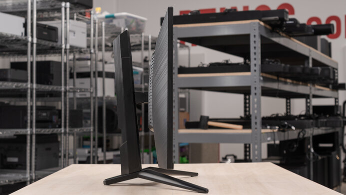 MSI Optix MAG273R Thickness Picture