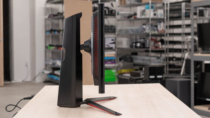 LG 27GN950-B Thickness Picture