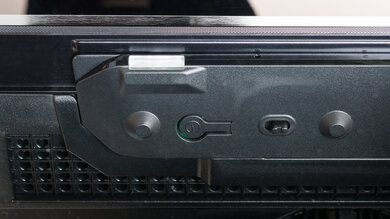 Hisense 75U8N Controls Picture