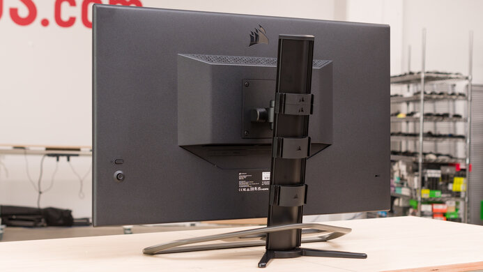 Corsair XENEON 32QHD165 Back Picture