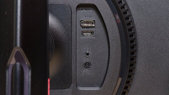 LG 24GS65F-B Inputs 1