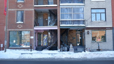 Fujifilm X-T200 Sample Gallery - Studio