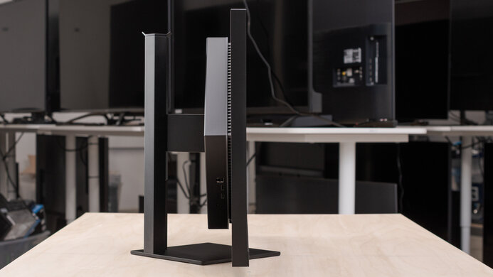 HP OMEN 27i Thickness Picture