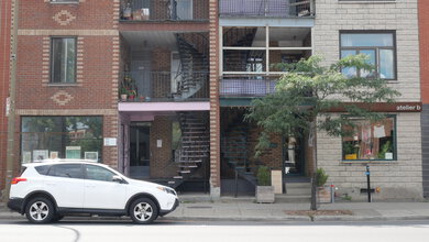 Panasonic LUMIX G100 Sample Gallery - Studio