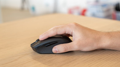 Corsair HARPOON RGB Wireless Fingertip Grip Picture