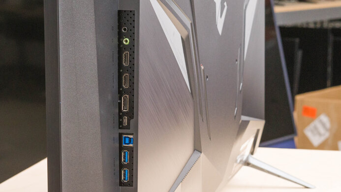 Gigabyte AORUS FV43U Inputs 1