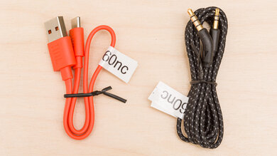 JBL Live 660NC Cable Picture