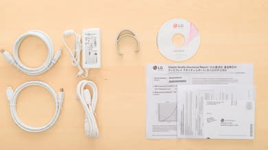 LG 27UK650-W In The Box Picture