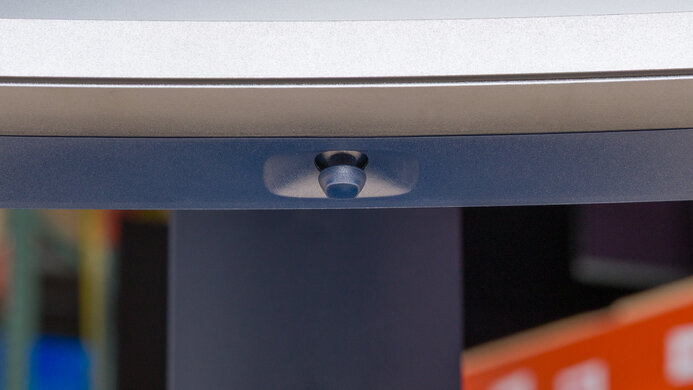 Dell Alienware AW3225DM Controls Picture