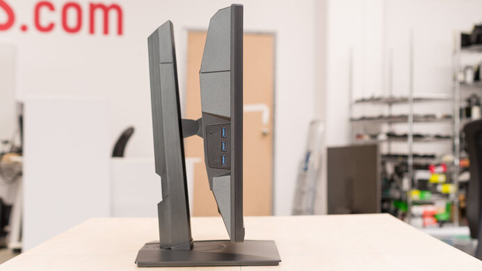 MSI Oculux NXG253R Thickness Picture