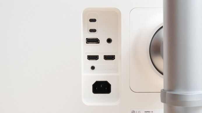 LG 40WP95C-W Inputs 1